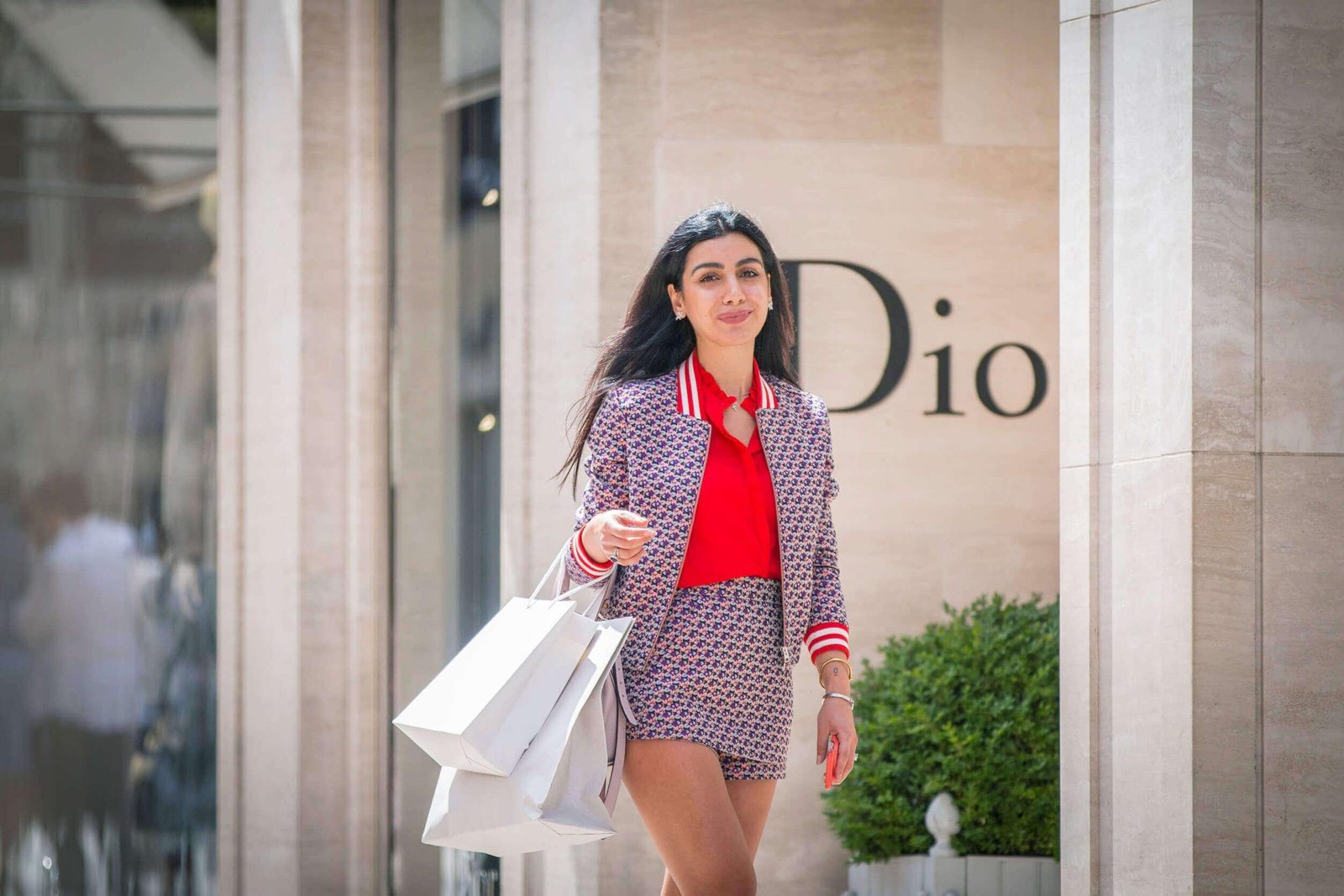 Curaduría de vestuario exclusiva: Edición de marcas de lujo